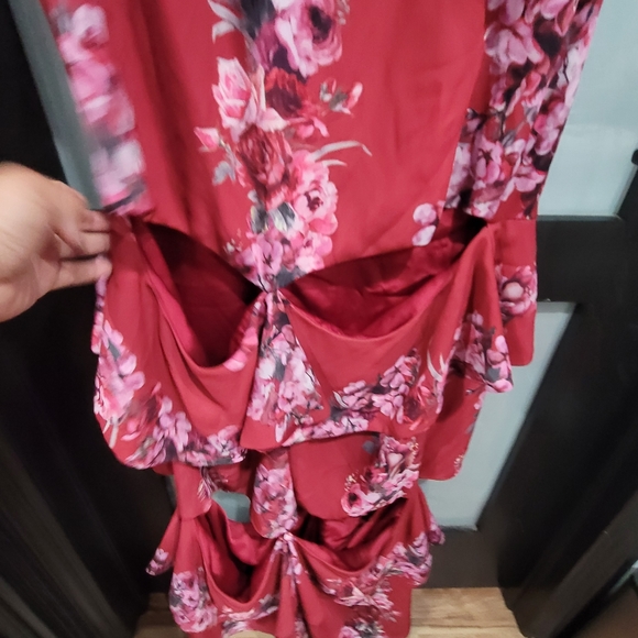 Fame & Partners Burgundy Red Floral flowy Tiered asymmetrical maxi dress 6 Small - Picture 7 of 15